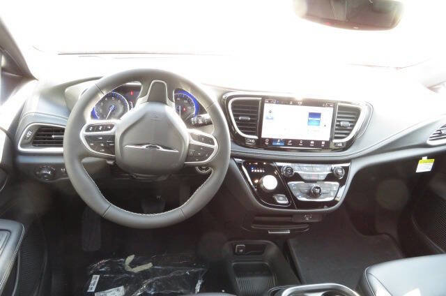 New 2026 Chrysler Pacifica Select image 16