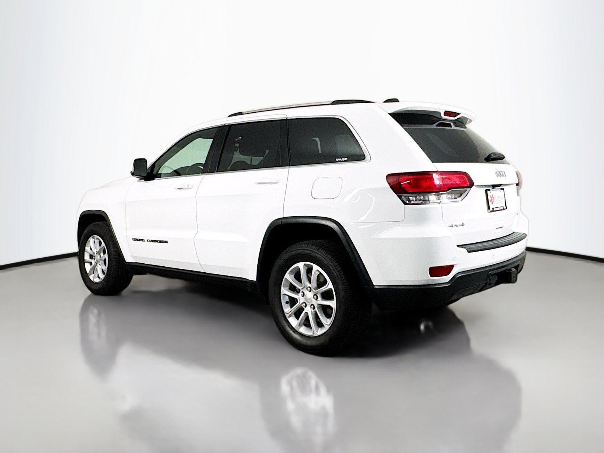 Used 2021 Jeep Grand Cherokee Laredo X AWD/4WD image 5