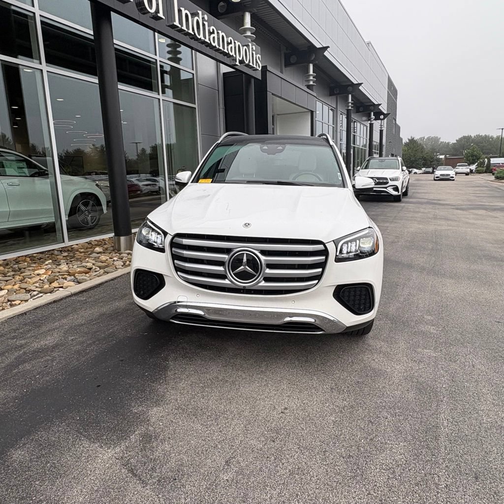 Used 2024 Mercedes-Benz GLS 450 4MATIC image 3
