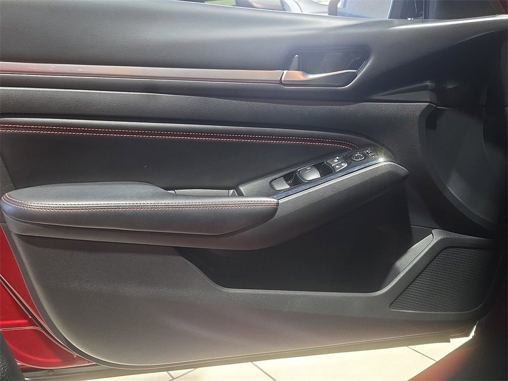 Used 2023 Nissan Altima 2.5 SR image 12