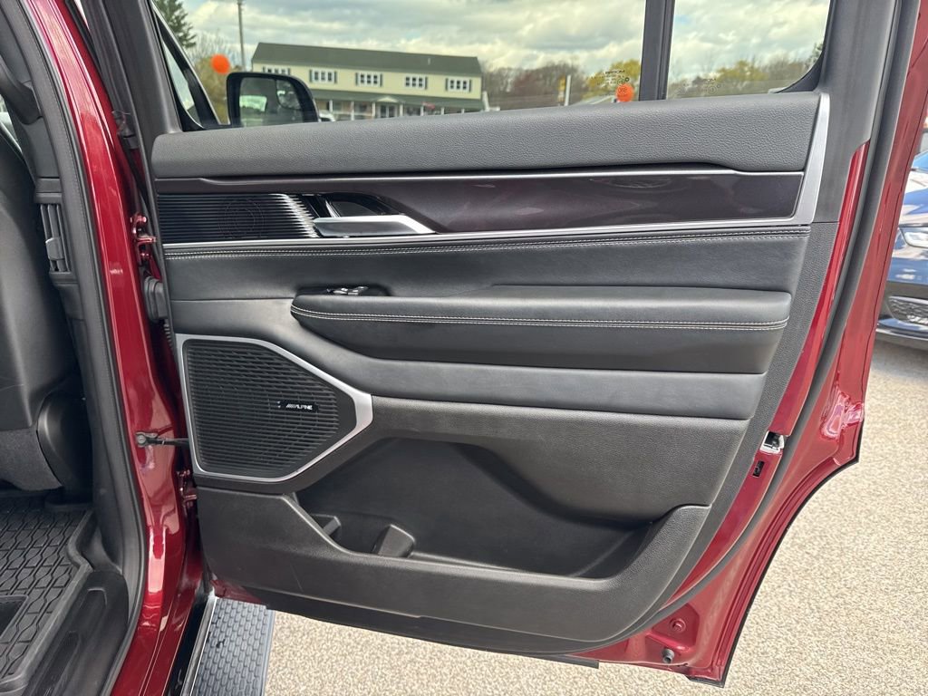 Certified 2024 Jeep Wagoneer 4WD w/ Premium Group I image 32
