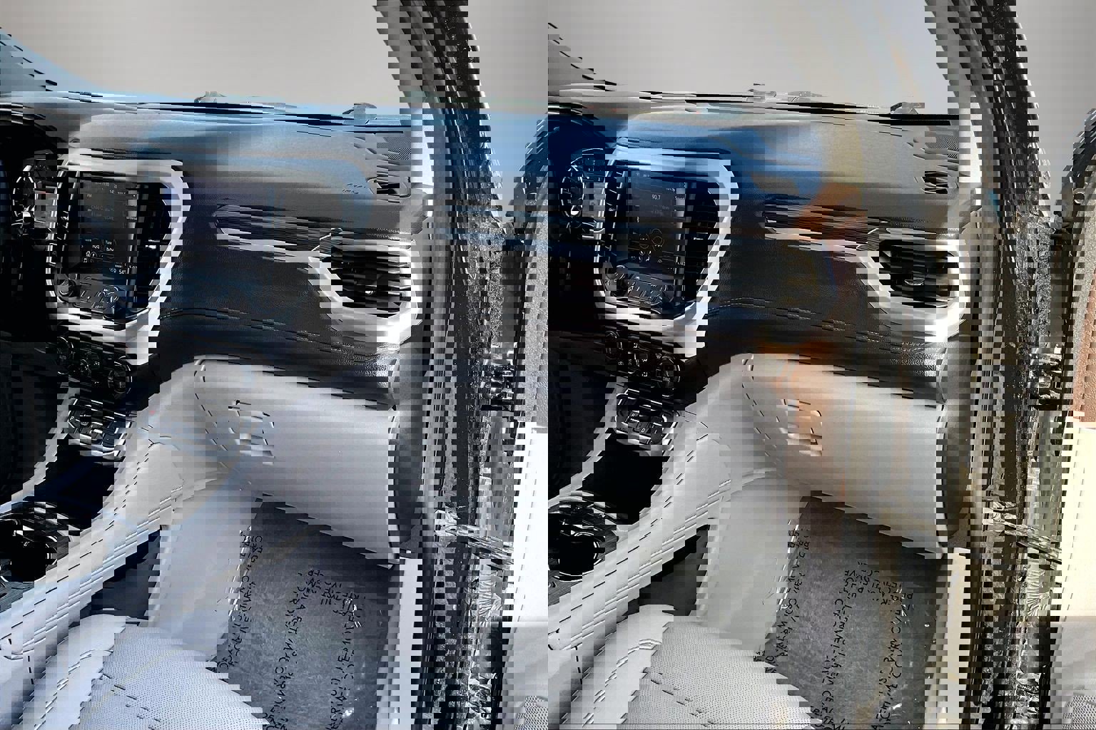 Used 2023 GMC Acadia SLT image 26