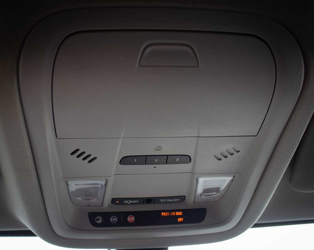Used 2018 GMC Acadia SLT FWD image 16