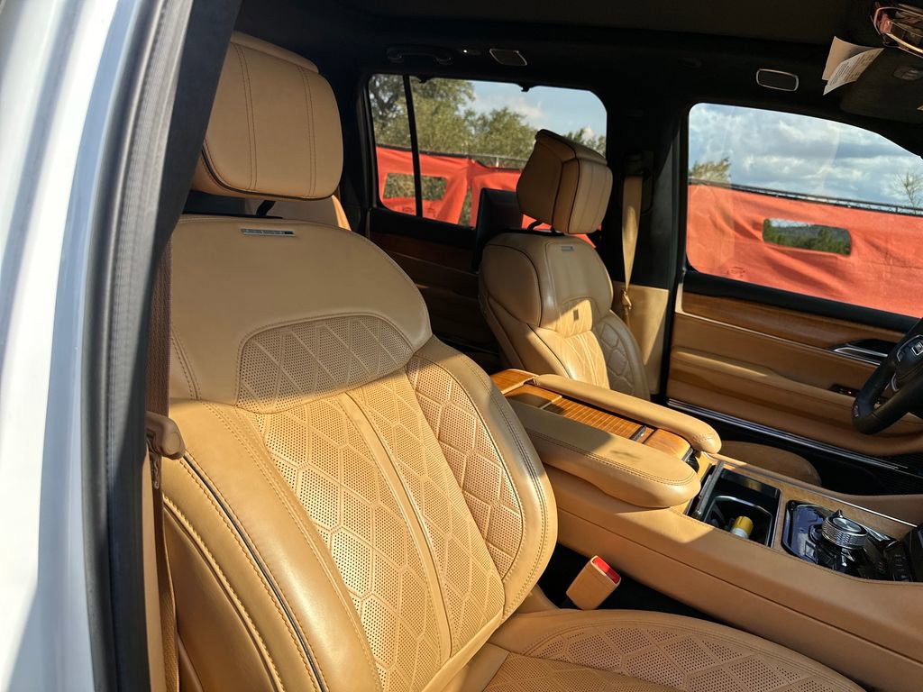 Used 2022 Jeep Grand Wagoneer Series III w/ Rear Seat Video Group 1 AWD/4WD image 35