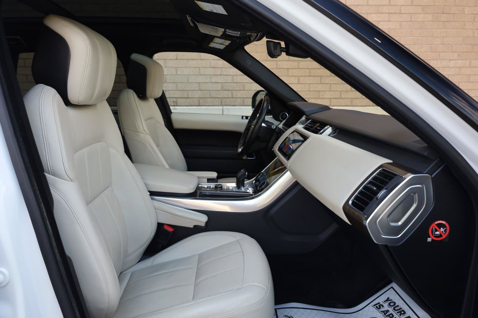 Used 2018 Land Rover Range Rover Sport HSE AWD/4WD image 29