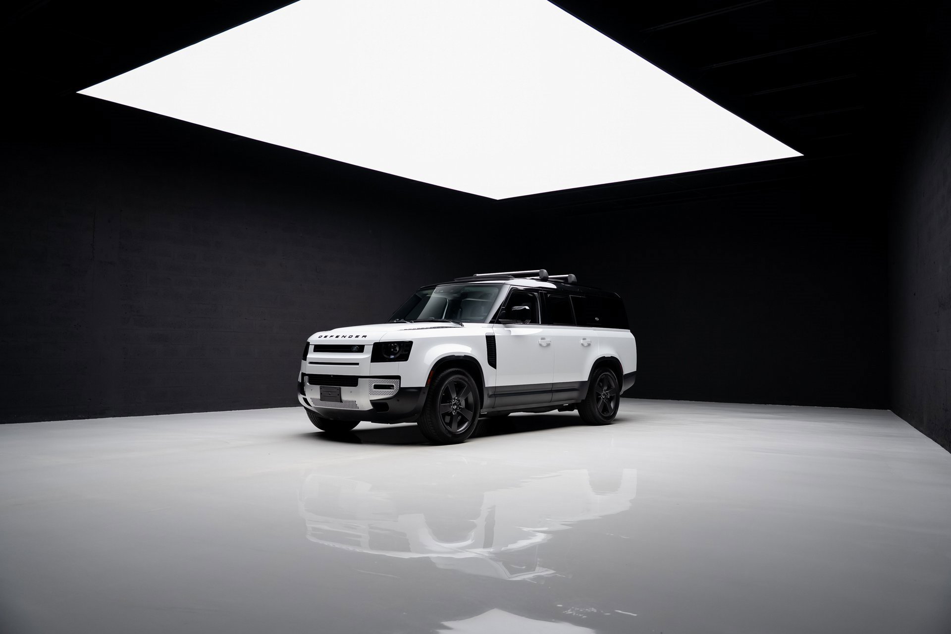 Used 2023 Land Rover Defender 130 SE image 85