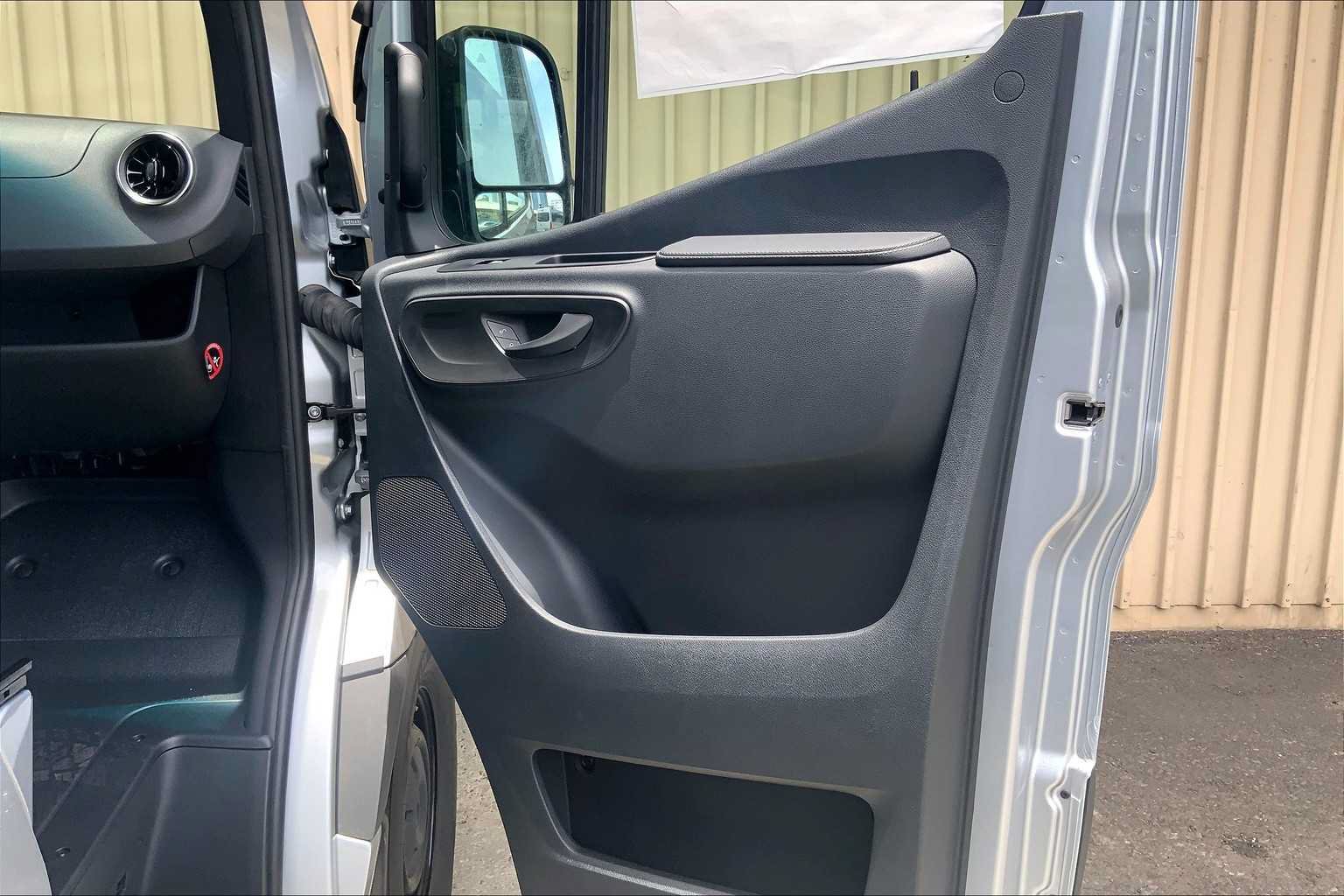 Used 2025 Mercedes-Benz Sprinter 2500 image 10