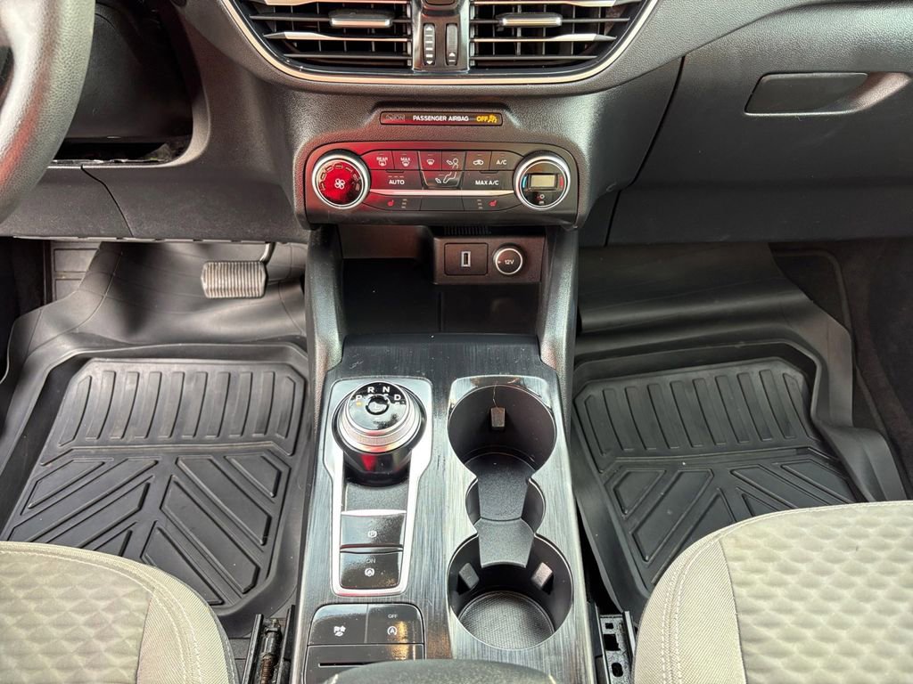 Used 2020 Ford Escape SE image 20