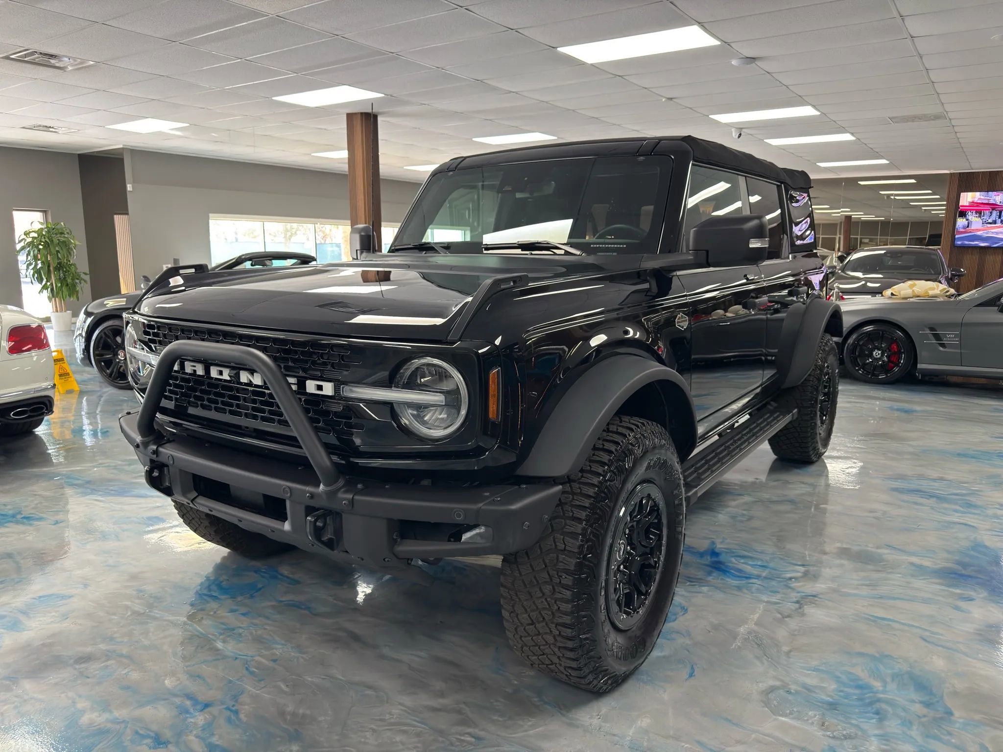 Used 2023 Ford Bronco Wildtrak image 3