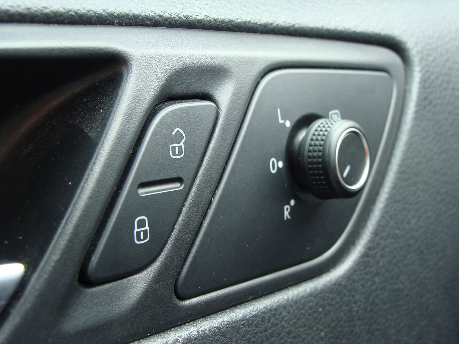Used 2015 Volkswagen Jetta SE FWD image 26