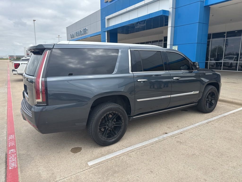 Used 2020 Cadillac Escalade ESV Premium Luxury image 3