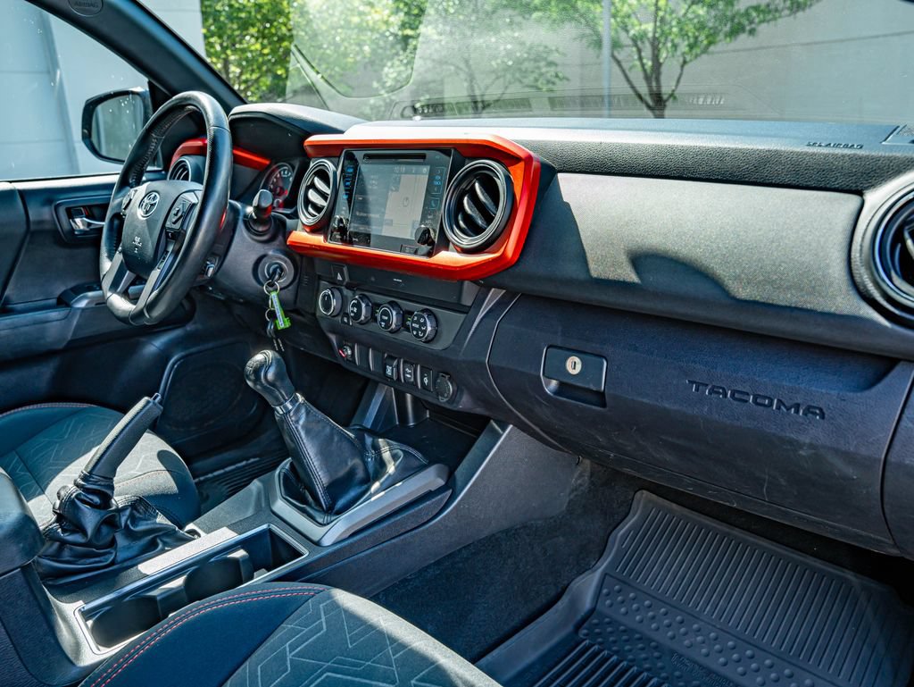 Used 2019 Toyota Tacoma TRD Off-Road AWD/4WD image 38