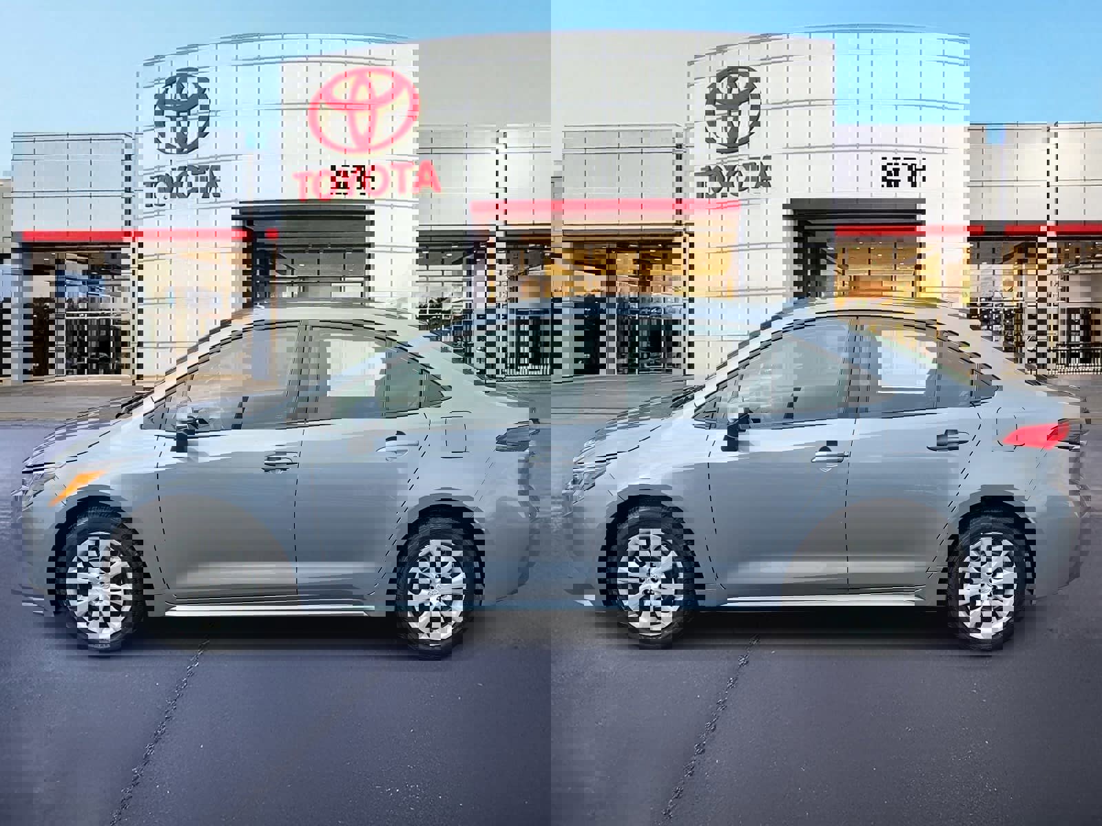 Used 2023 Toyota Corolla LE image 8