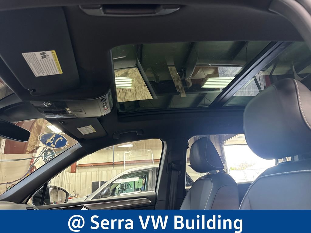 Used 2024 Volkswagen Tiguan SE R-Line AWD/4WD image 15