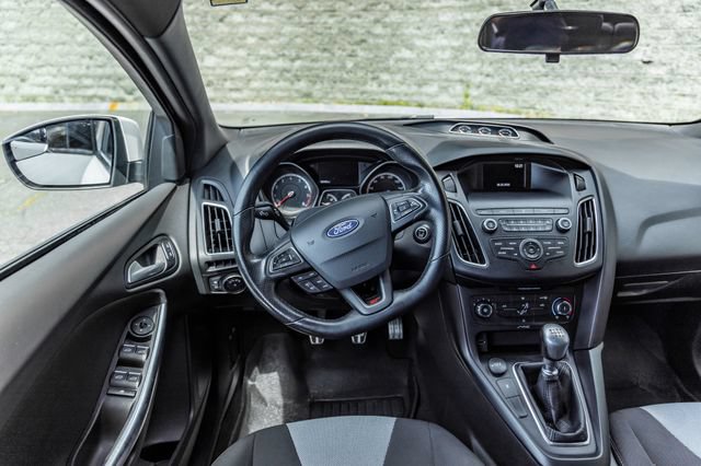 Used 2018 Ford Focus ST FWD image 26