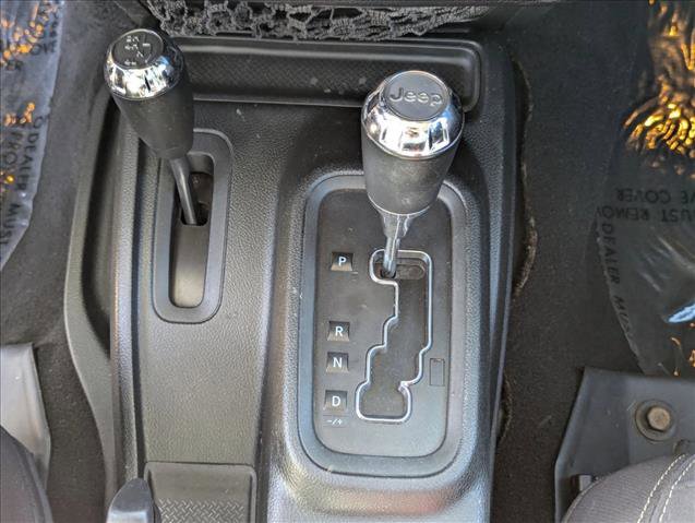 Used 2018 Jeep Wrangler Unlimited Sahara w/ Max Tow Package AWD/4WD image 12