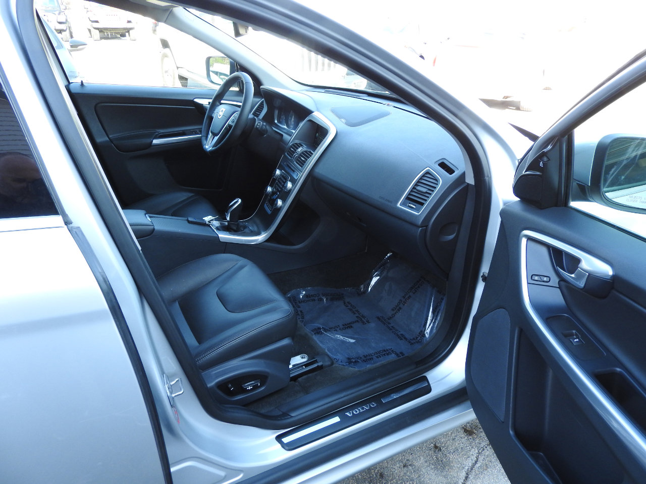 Used 2016 Volvo XC60 T5 Platinum w/ Climate Package AWD/4WD image 7