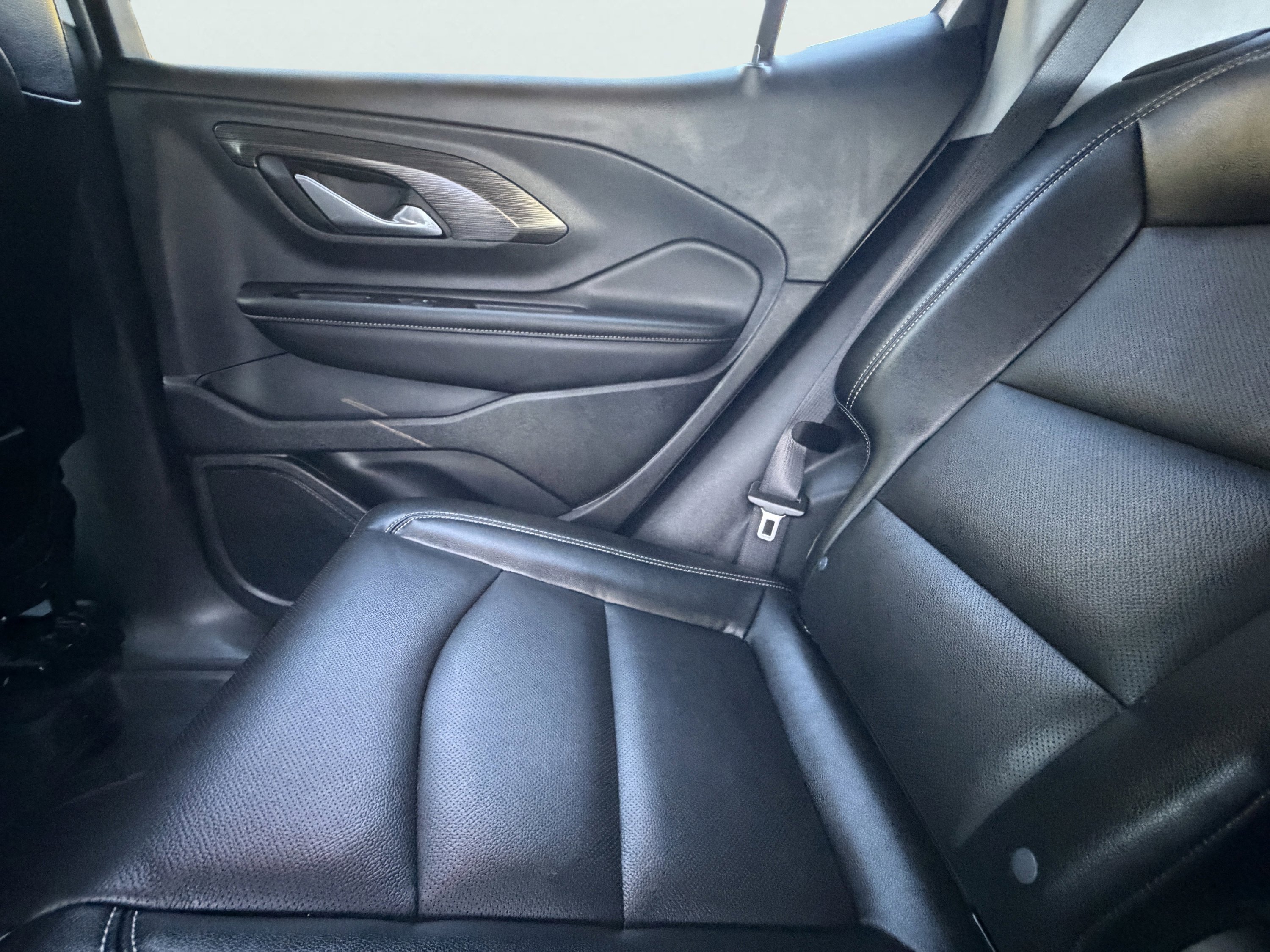 Used 2024 GMC Terrain SLT w/ Infotainment Package II image 9