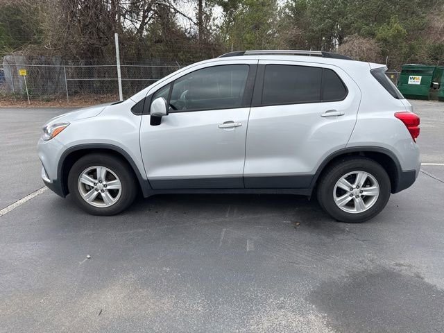 Used 2021 Chevrolet Trax LT w/ LT Convenience Package image 2