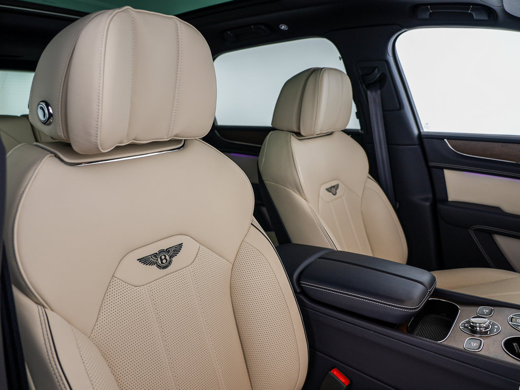 Certified 2023 Bentley Bentayga AWD/4WD image 33