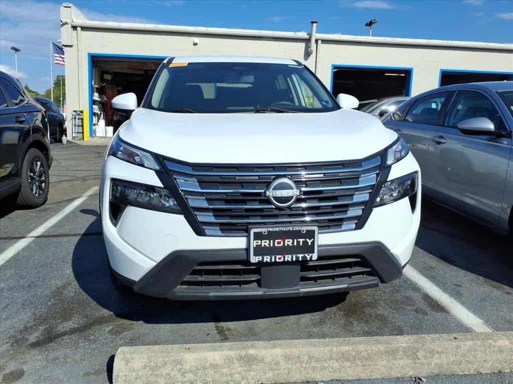 Used 2024 Nissan Rogue SV AWD/4WD image 6