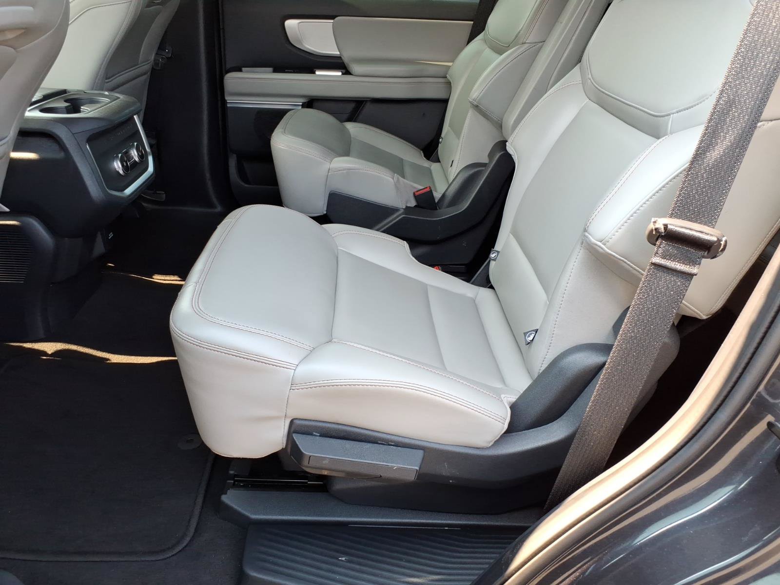 Certified 2025 Ford Expedition Active AWD/4WD image 13