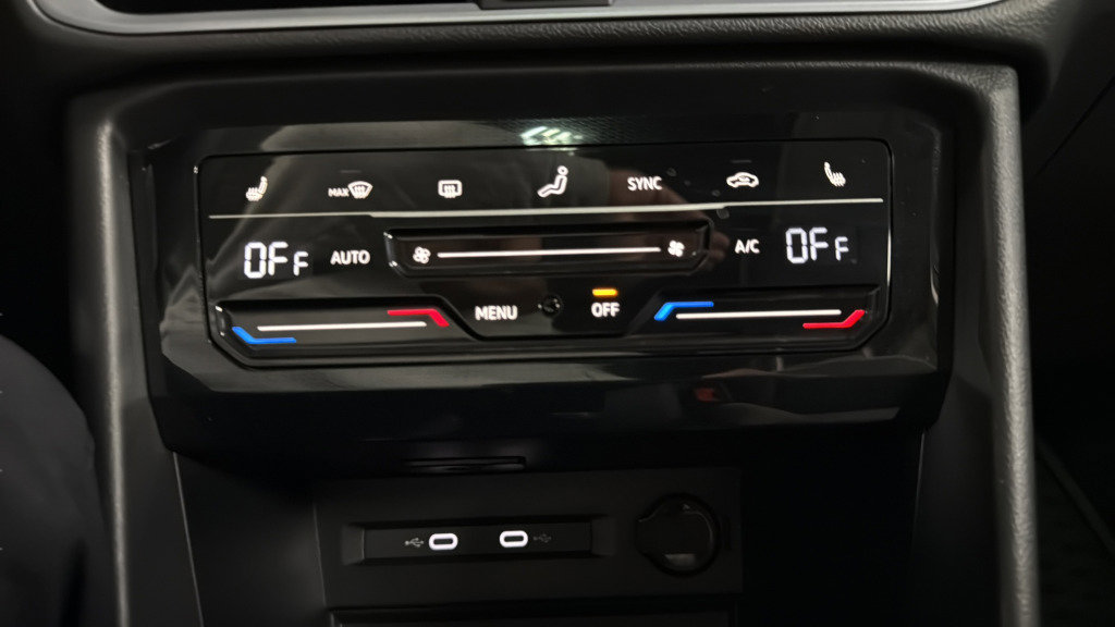 Used 2025 Volkswagen Taos SE image 26