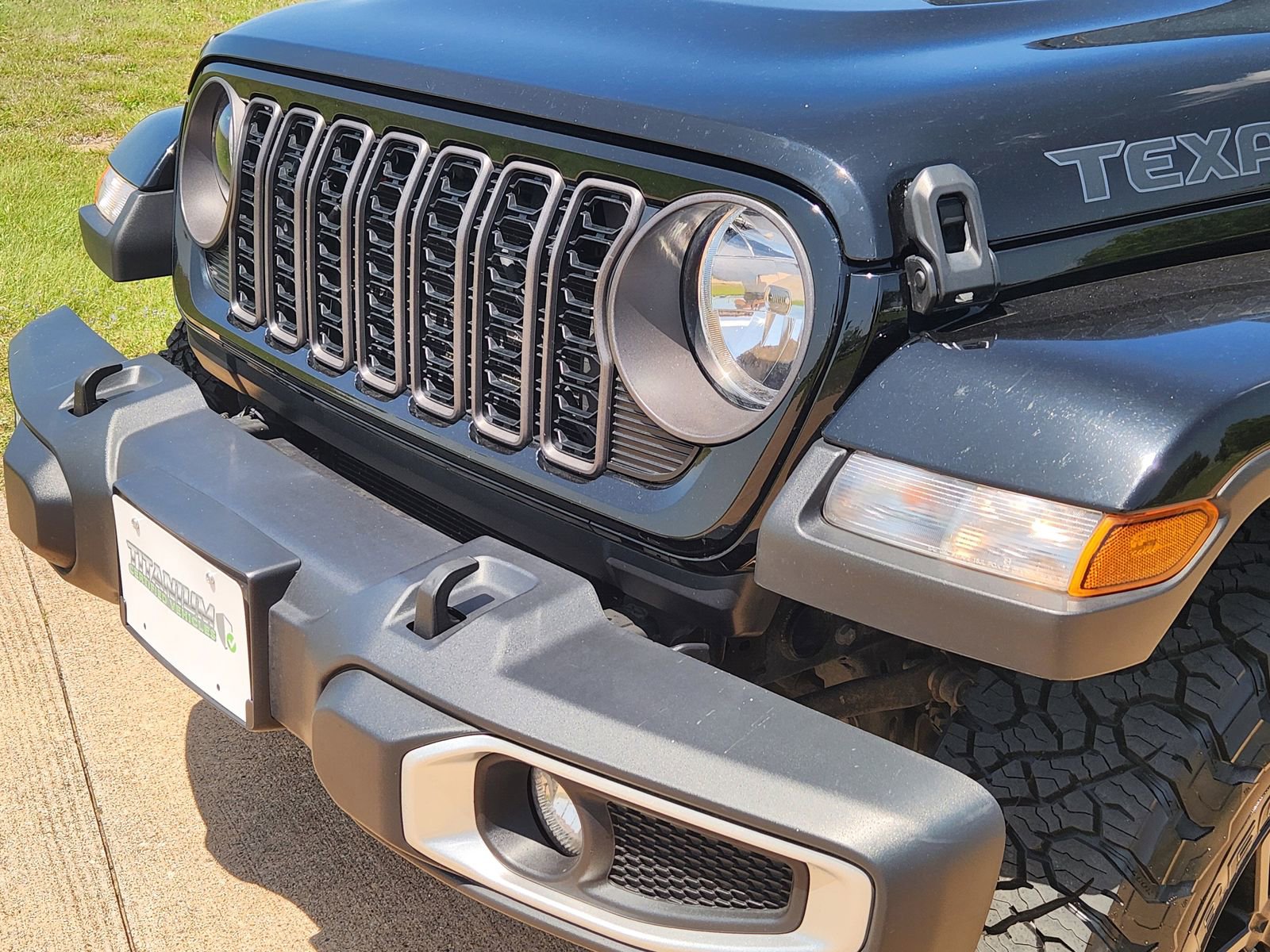 Used 2024 Jeep Gladiator Sport AWD/4WD image 10