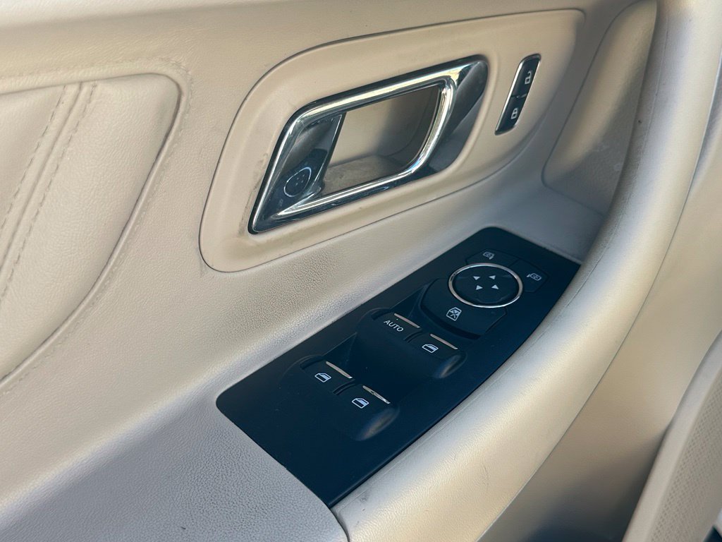 Used 2018 Ford Taurus SE FWD image 14