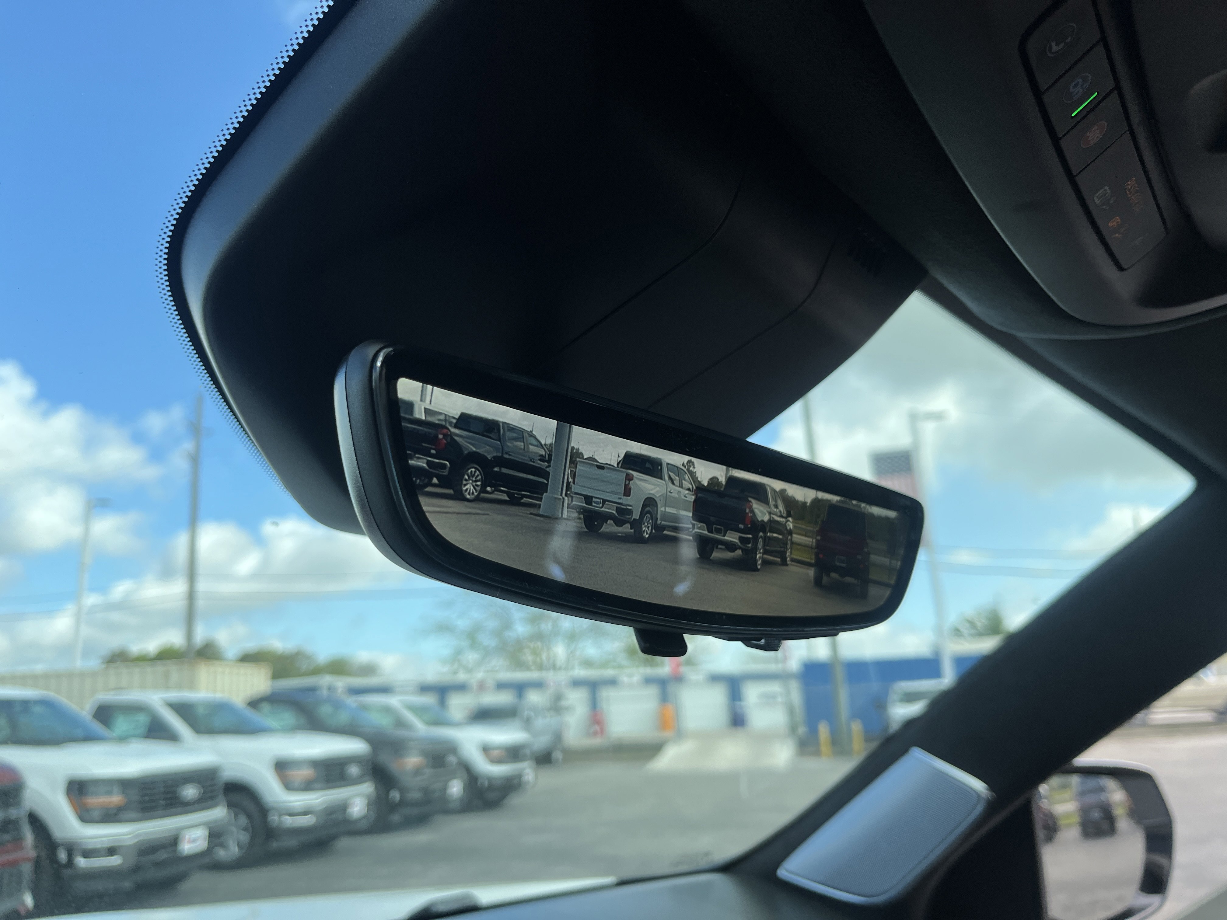 Used 2023 Cadillac Escalade Sport Platinum w/ LPO, ONYX Package image 32