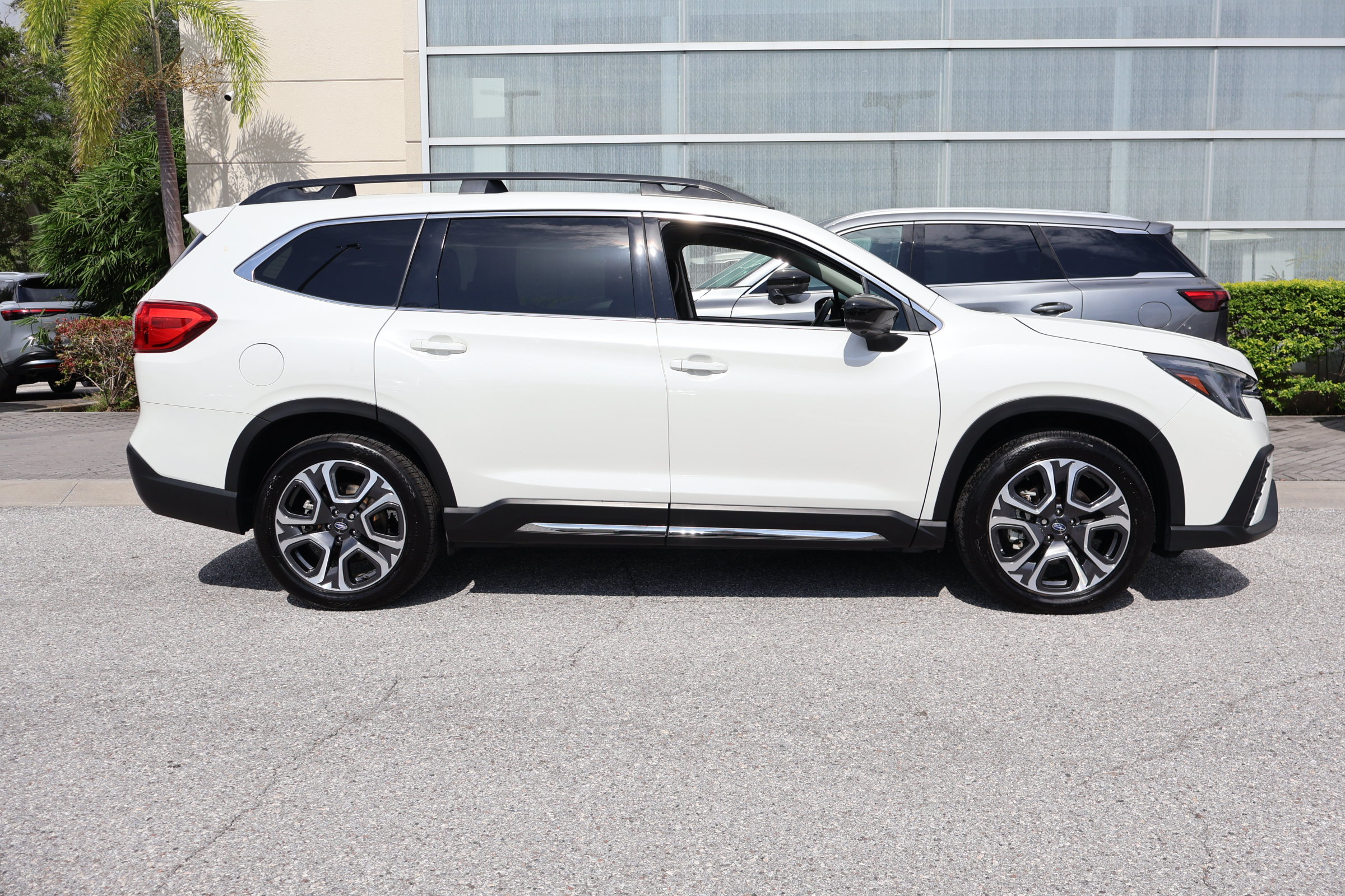 Used 2024 Subaru Ascent Limited w/ Technology Package AWD/4WD image 11