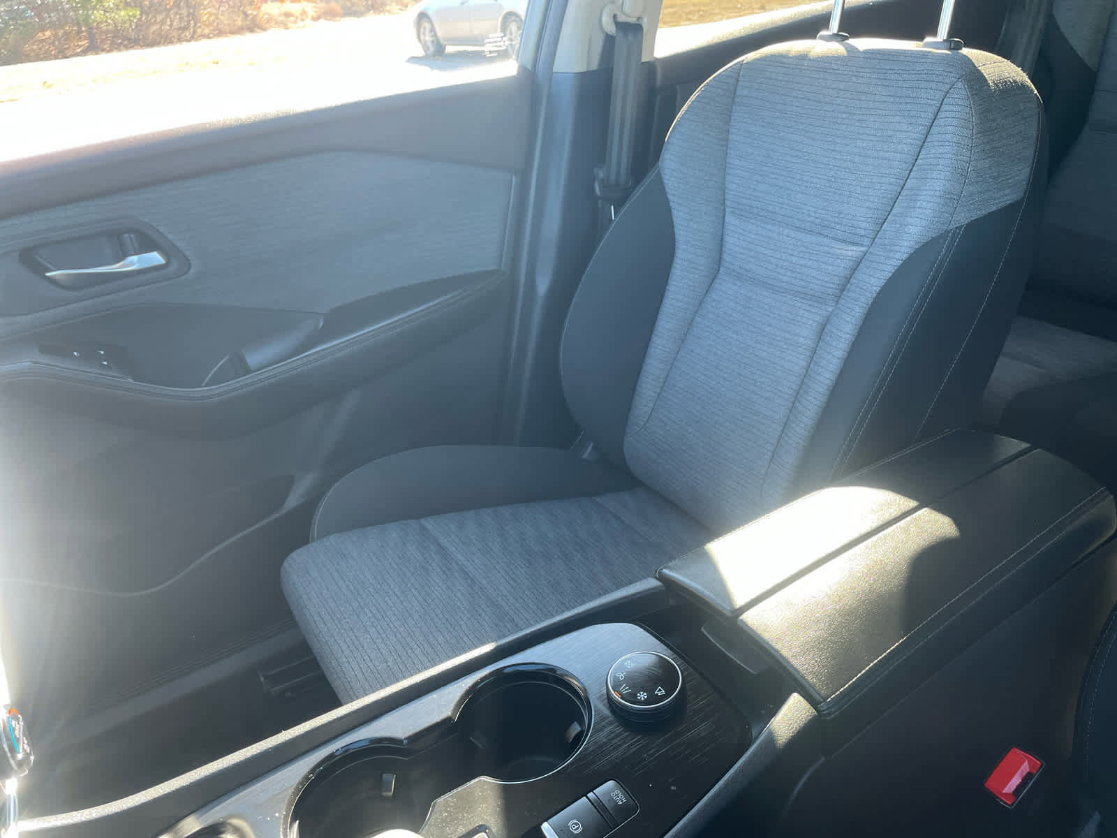 Used 2023 Nissan Rogue SV image 29