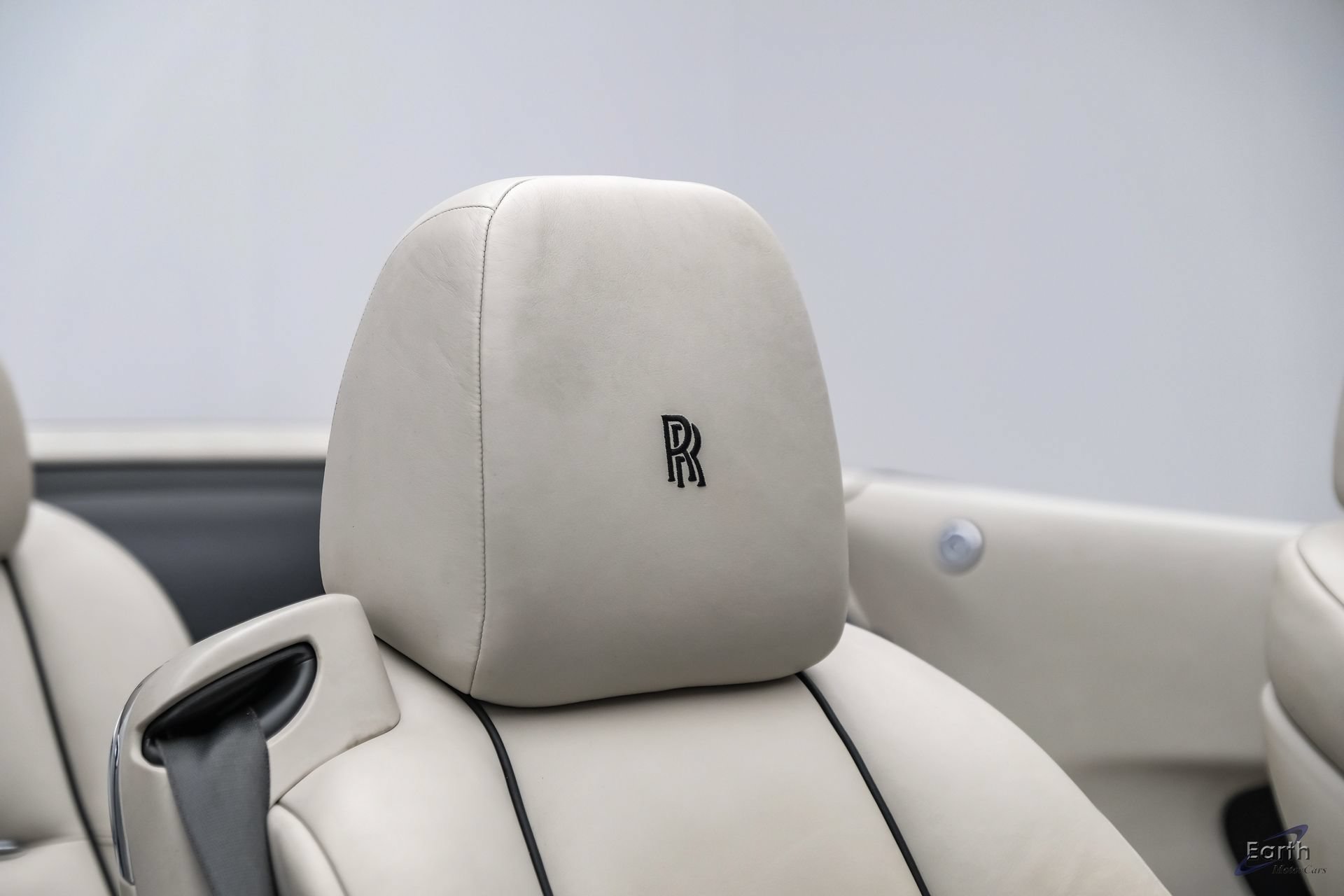 Used 2017 Rolls-Royce Dawn RWD image 59