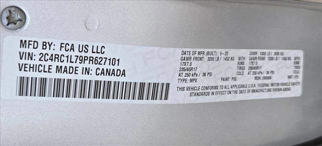 Used 2023 Chrysler Pacifica Touring-L FWD image 23