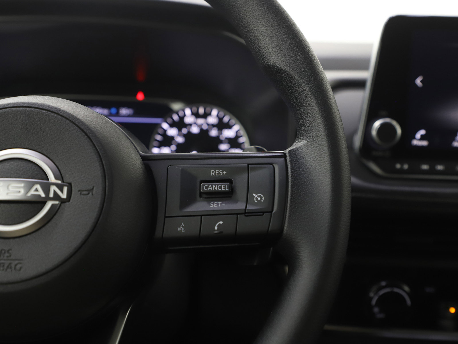 Used 2024 Nissan Rogue S image 25