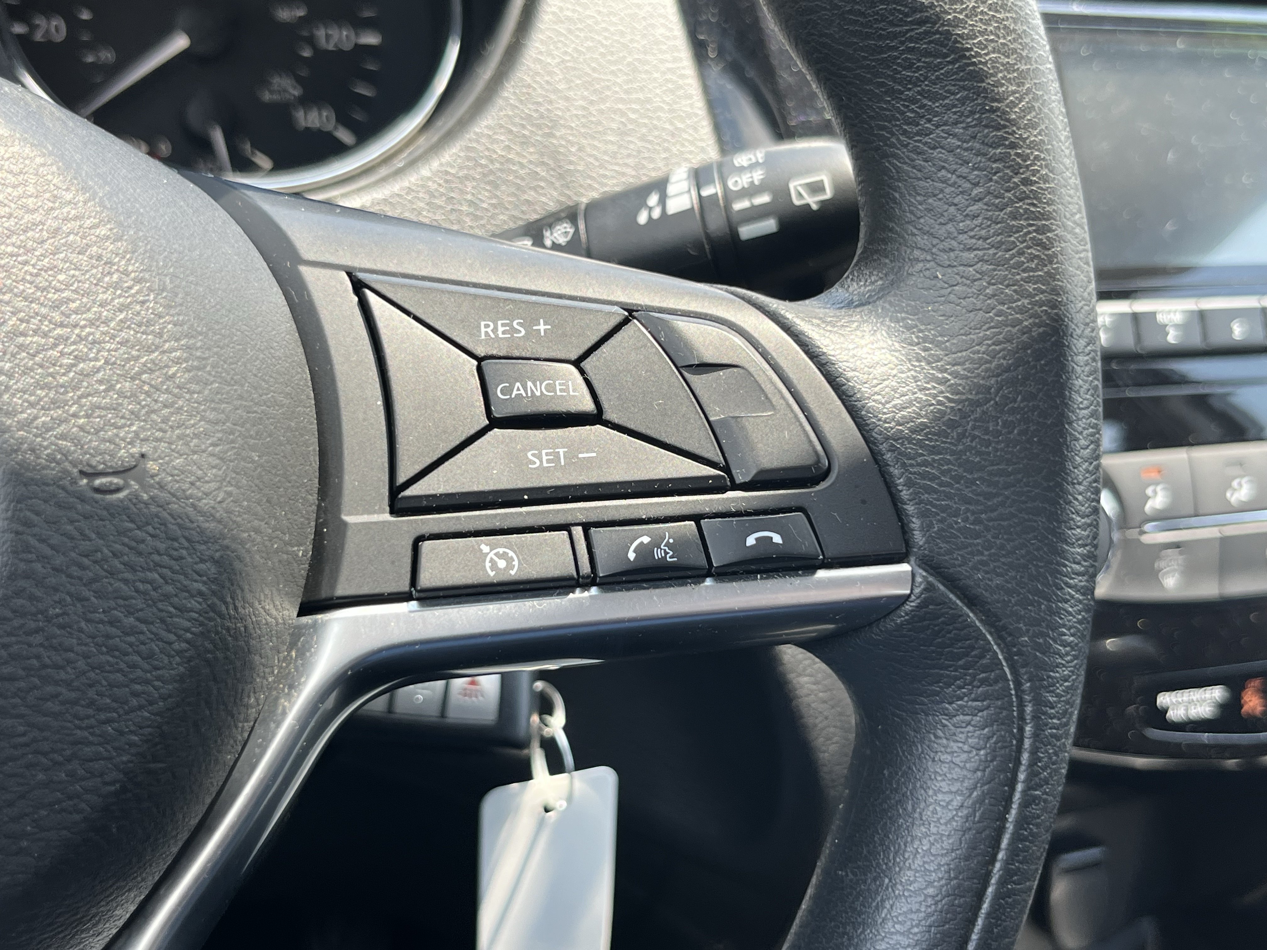 Used 2018 Nissan Rogue Sport S AWD/4WD image 23