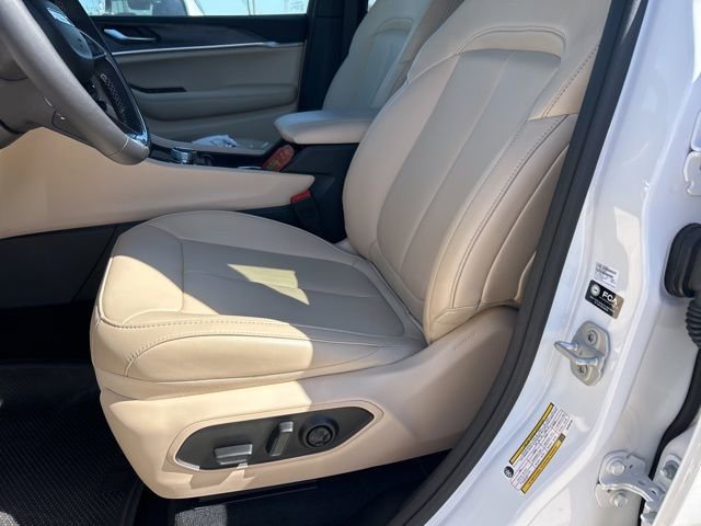 Used 2025 Jeep Grand Cherokee Limited w/ Black Appearance Package image 13