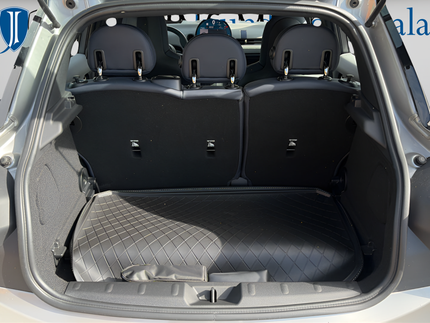 Used 2025 MINI Cooper 4-Door Hardtop FWD image 9
