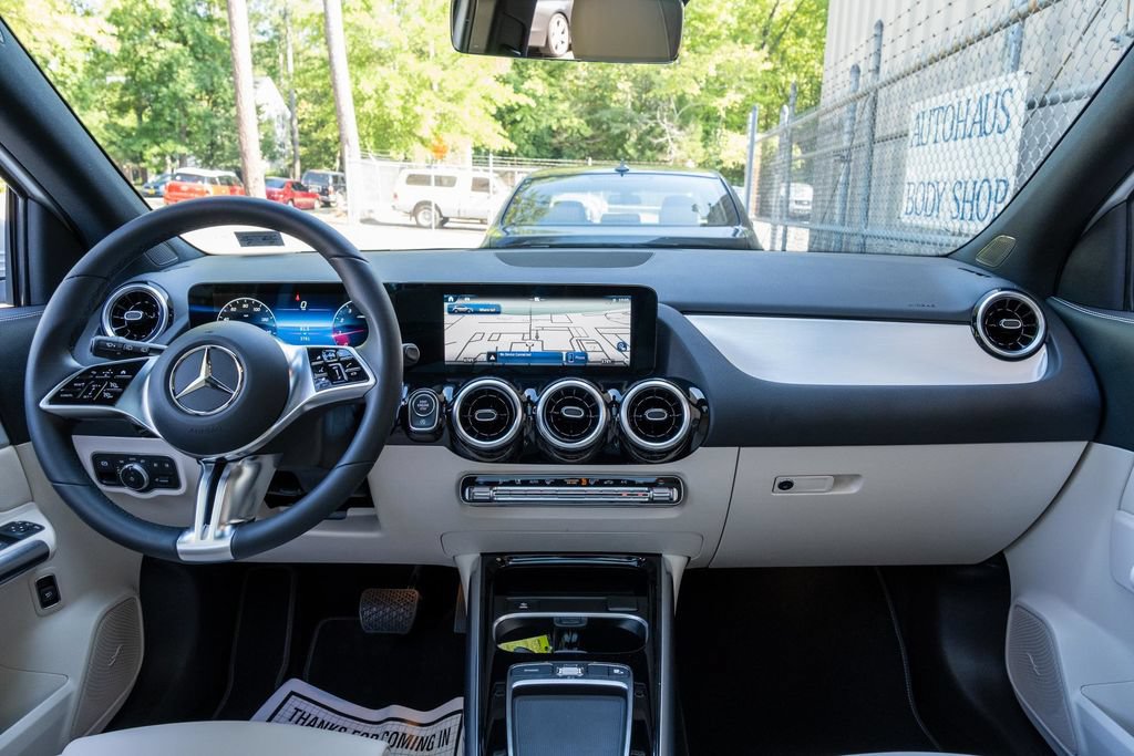 Used 2026 Mercedes-Benz GLA 250 w/ Sun & Sound Package image 17