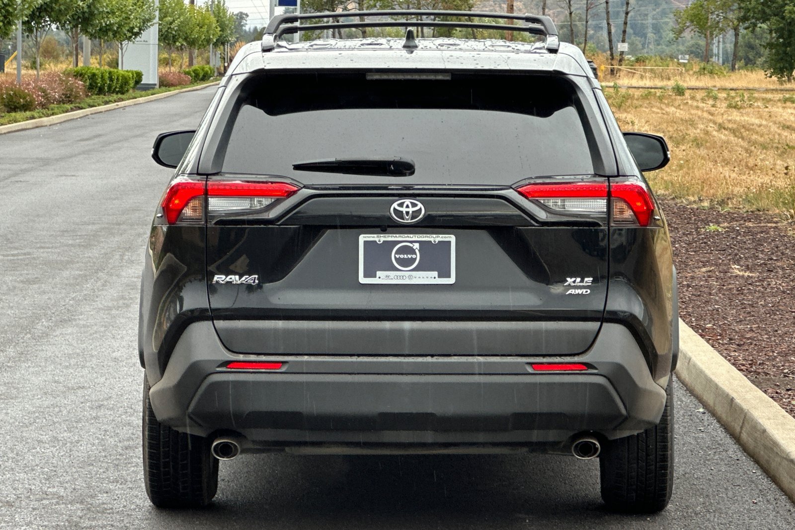 Used 2022 Toyota RAV4 XLE w/ Convenience Package AWD/4WD image 4