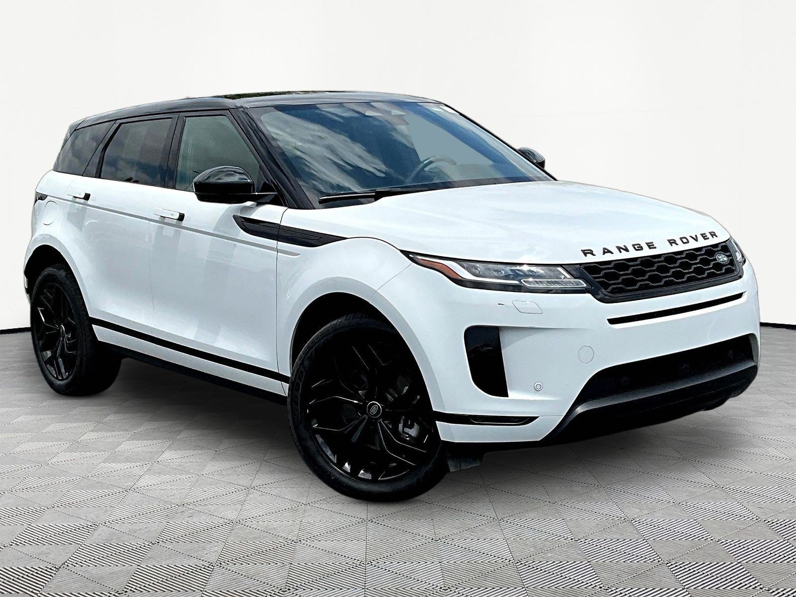 Used 2023 Land Rover Range Rover Evoque S AWD/4WD image 3