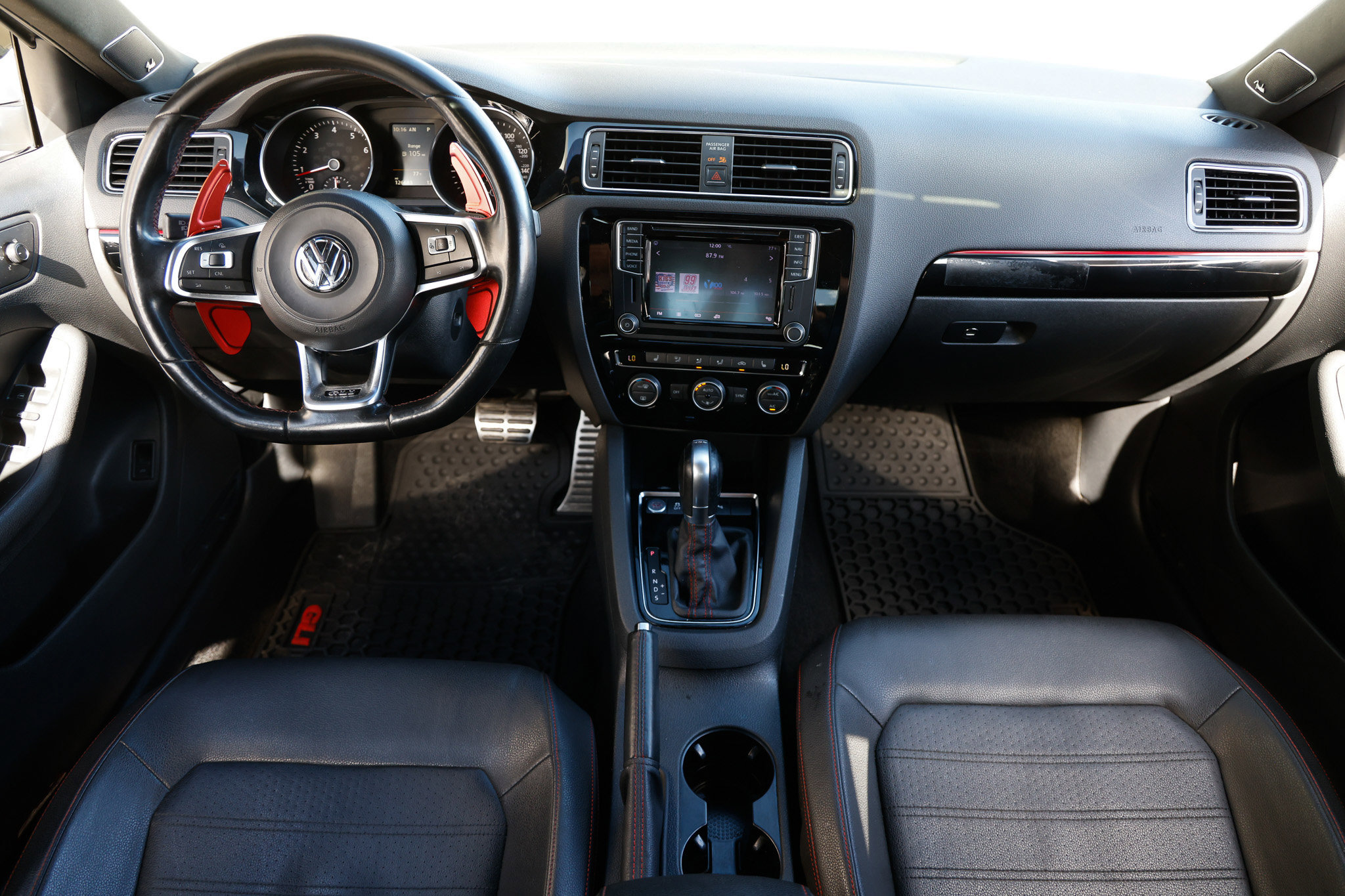 Used 2016 Volkswagen Jetta GLI SEL image 2