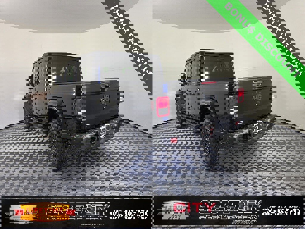 New 2025 Jeep Gladiator Sport image 5