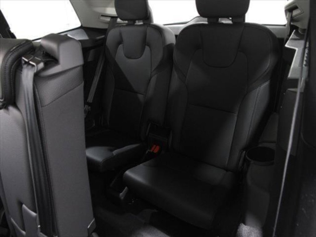 Used 2022 Volvo XC90 T6 Momentum w/ Climate Package image 21