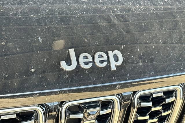 Used 2023 Jeep Grand Cherokee Summit w/ Luxury Tech Group V image 9