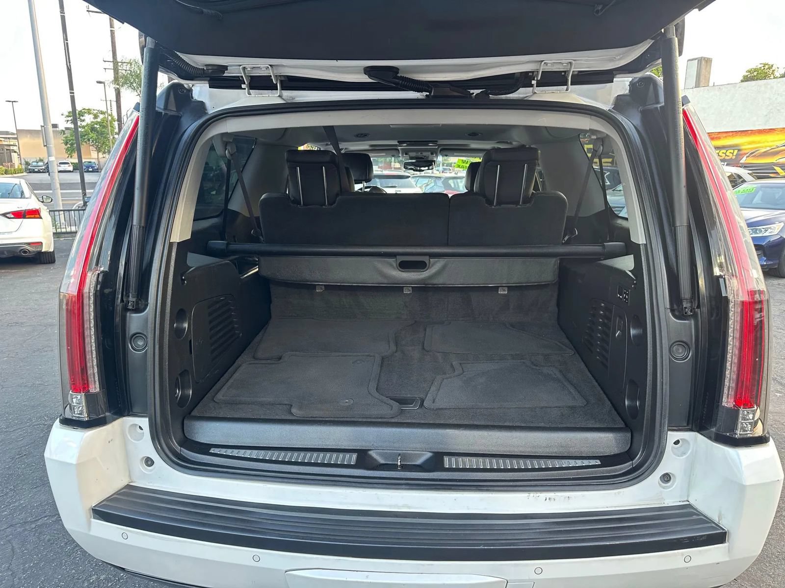 Used 2016 Cadillac Escalade ESV Premium RWD image 15