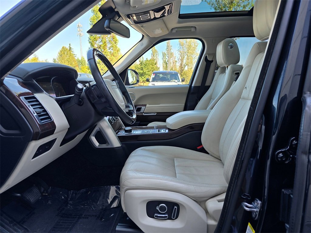 Used 2016 Land Rover Range Rover HSE image 24