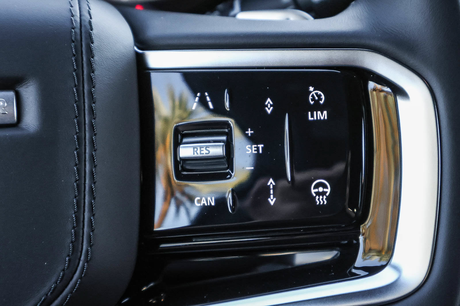 New 2026 Land Rover Range Rover Sport SE AWD/4WD image 34