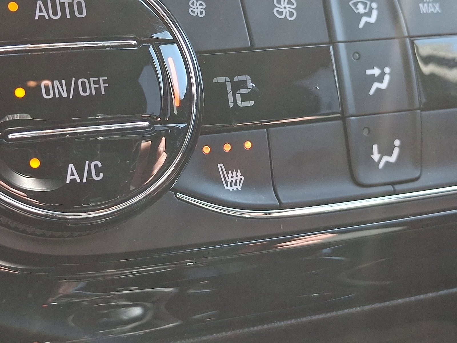 Used 2021 Buick Encore GX Essence w/ Sport Touring Package image 29