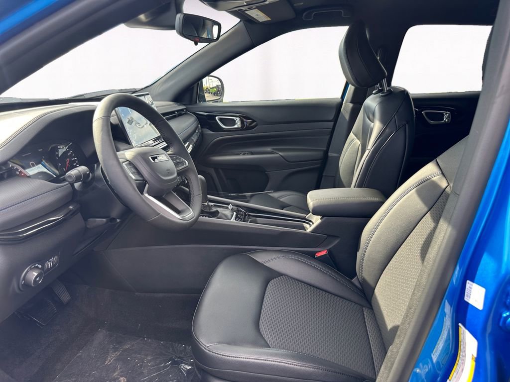 New 2026 Jeep Compass Latitude image 9